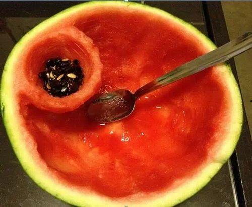 吃瓜勺子带吸管,夏日清凉新体验