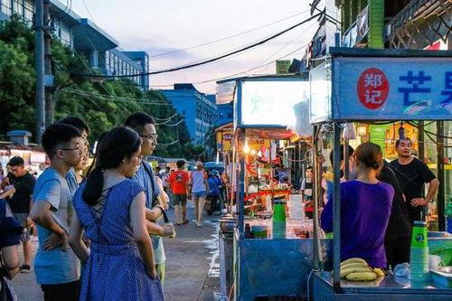 武汉东湖吃瓜事件视频,一场网络热议的街头奇观