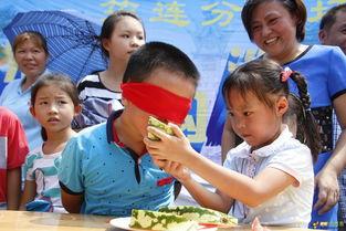 吃瓜比赛儿童视频,儿童吃瓜比赛欢乐瞬间大盘点